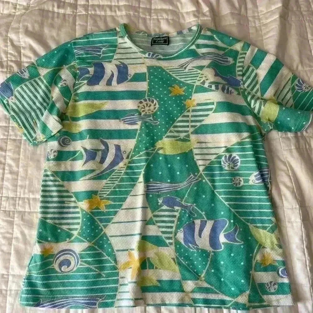 Vintage 90s southern lady fish print striped abstract green white t shirt XL